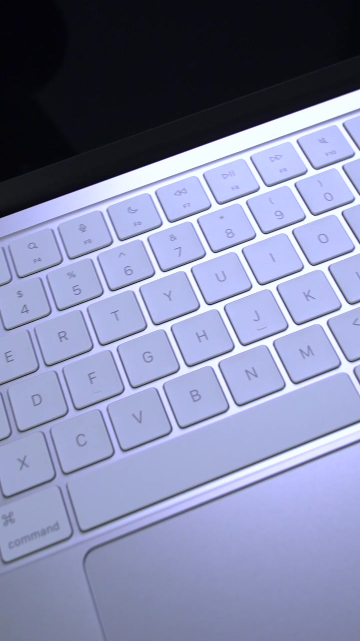 Apple MacBook Neo (2026) A18 Pro (6CPU/5GPU/8GB/512GB) Silver (MHFC4)