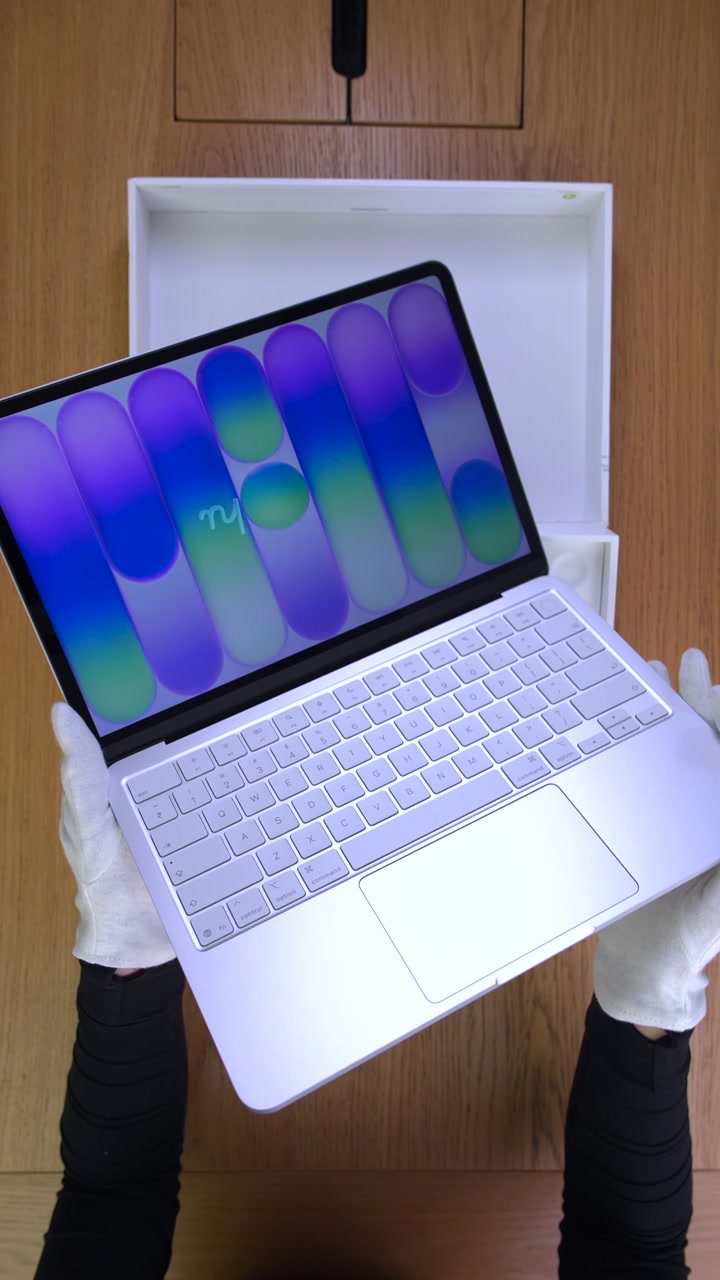 Apple MacBook Neo (2026) A18 Pro (6CPU/5GPU/8GB/512GB) Silver (MHFC4)