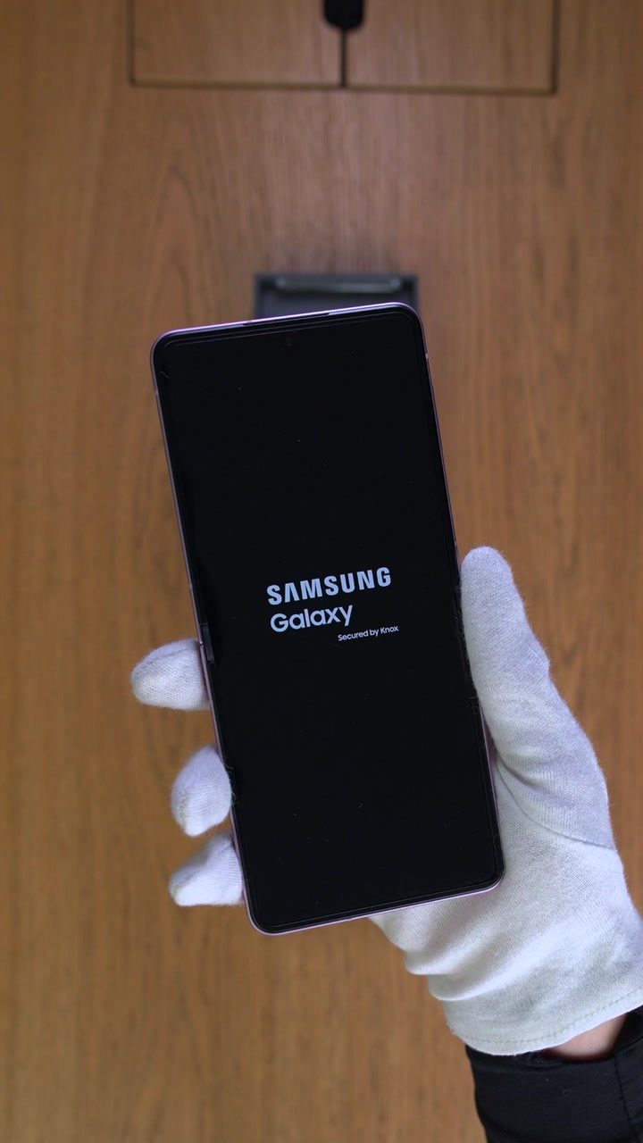 Смартфон Samsung Galaxy Z Flip 8 (Pink) SM-F776 (Nano-sim + eSim)