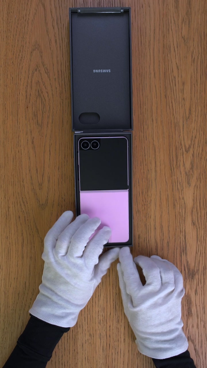 Смартфон Samsung Galaxy Z Flip 8 (Pink) SM-F776 (Nano-sim + eSim)