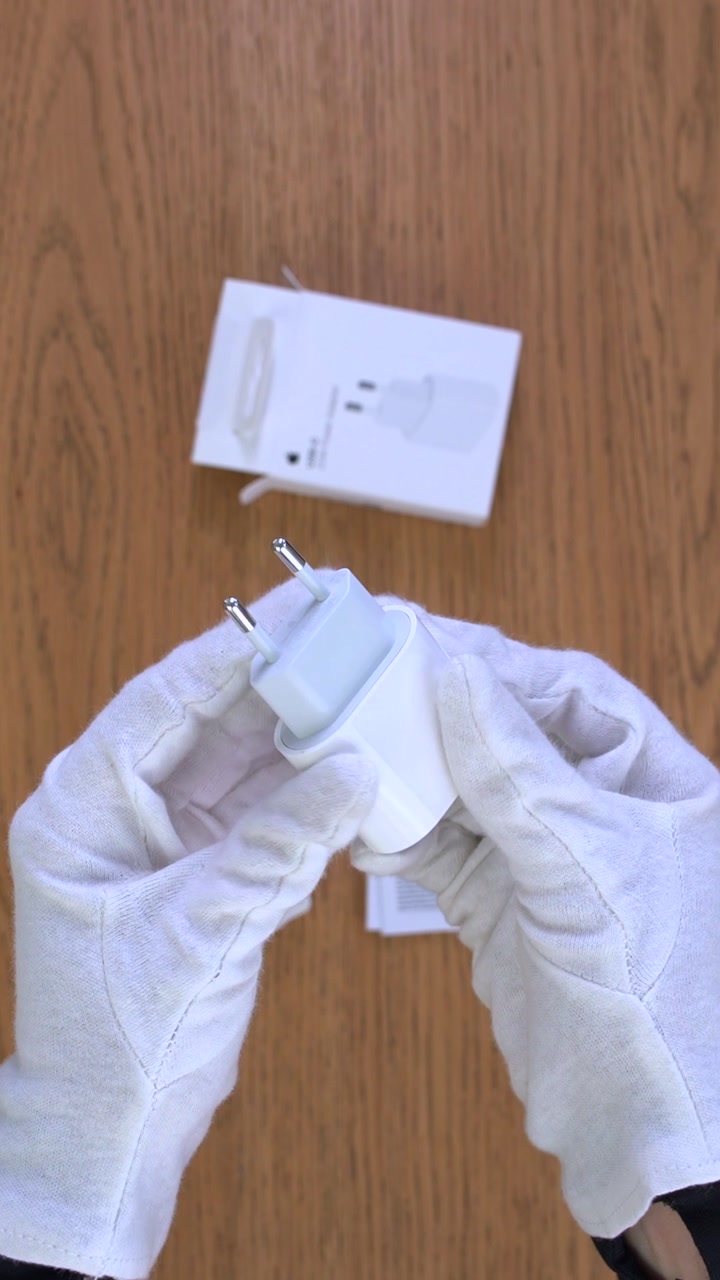 Адаптер Apple 20W