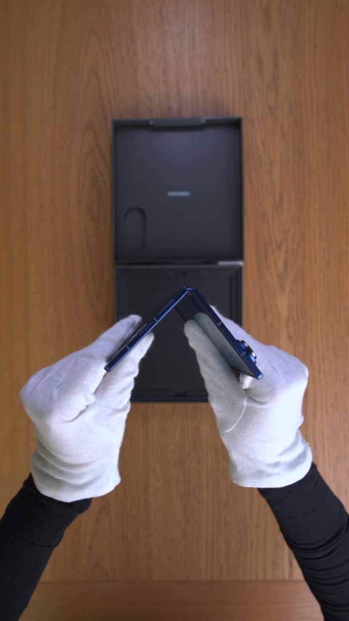 Samsung Galaxy Z Fold 7 Blue Shadow