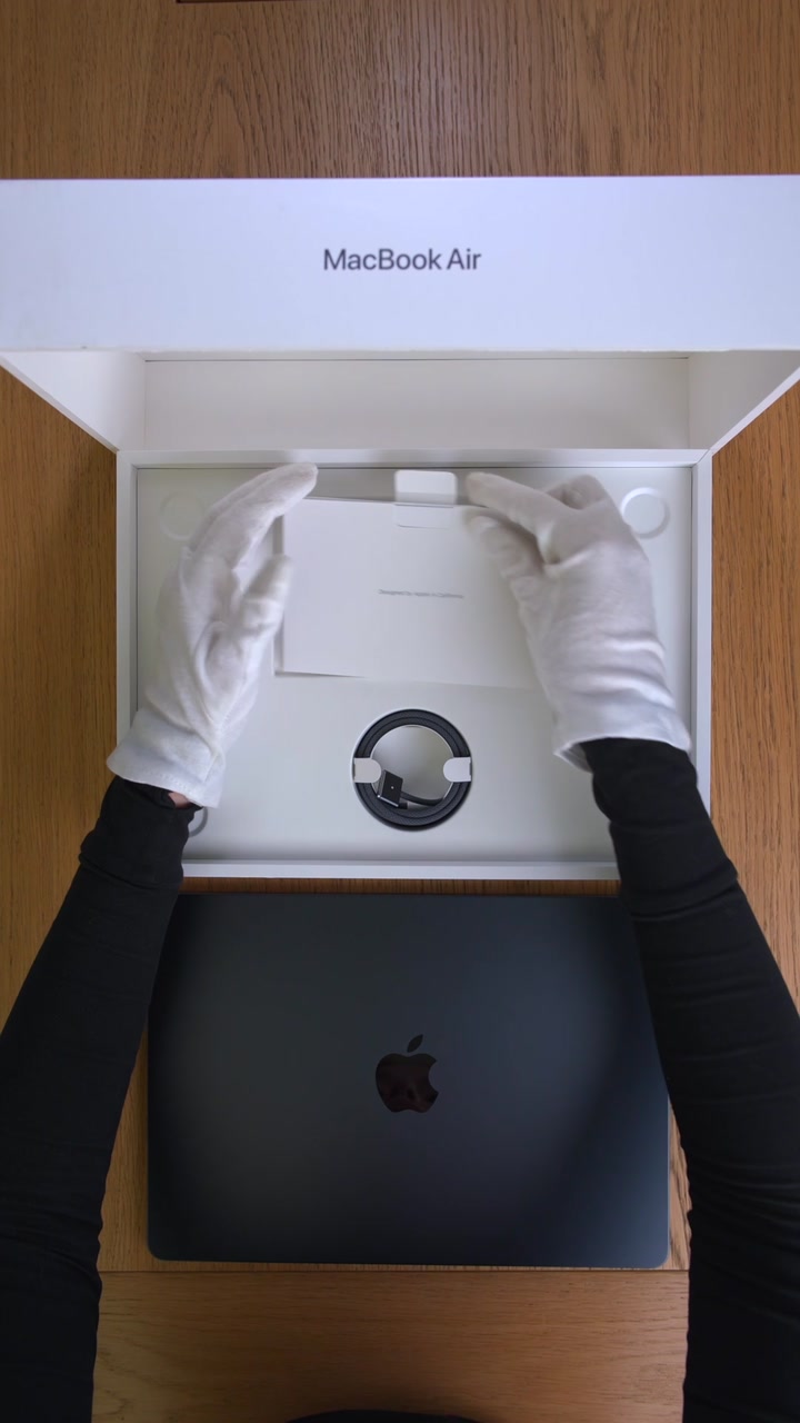 MacBook Air 13 (2025) M4 Midnight