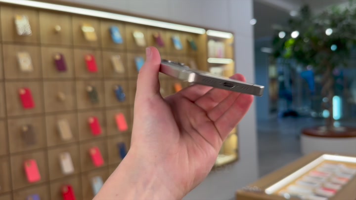 iPhone 15 Pro Natural Titanium