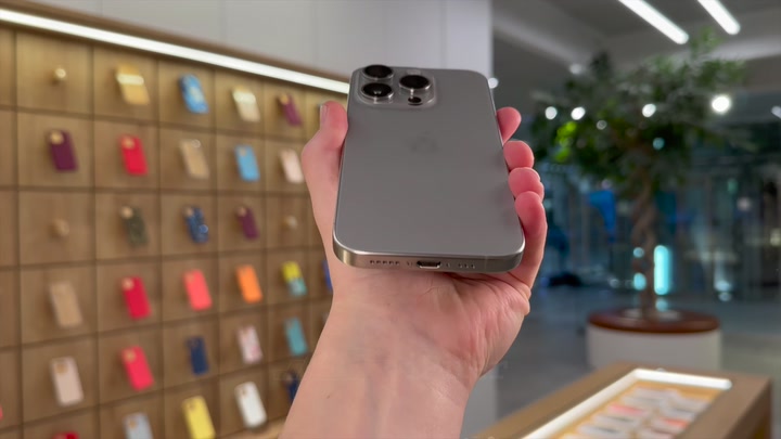 iPhone 15 Pro Natural Titanium