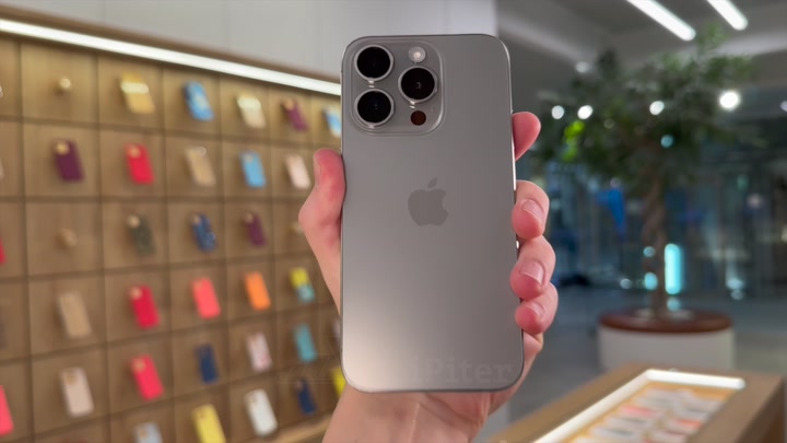 iPhone 15 Pro Natural Titanium