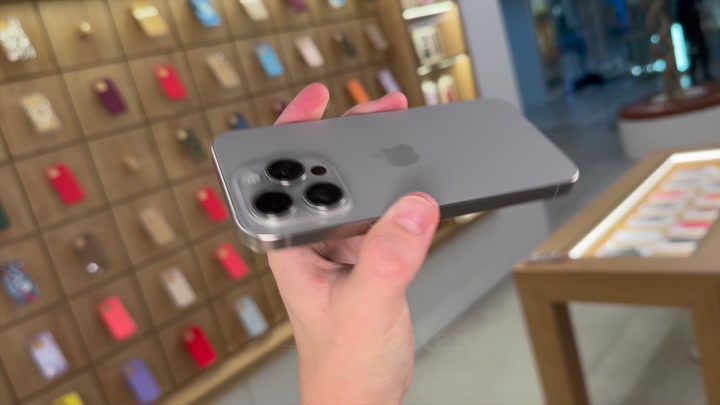 iPhone 15 Pro Natural Titanium