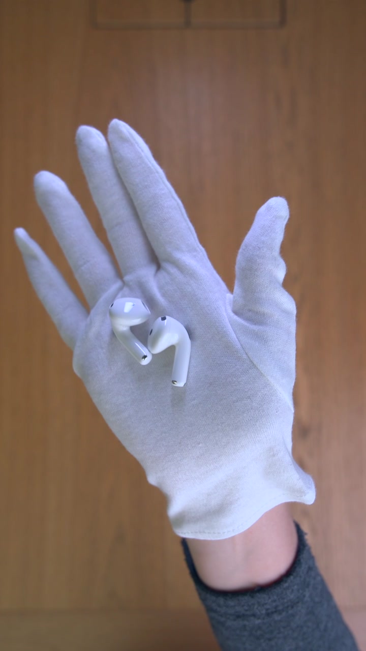 AirPods 5 с беспроводной зарядкой