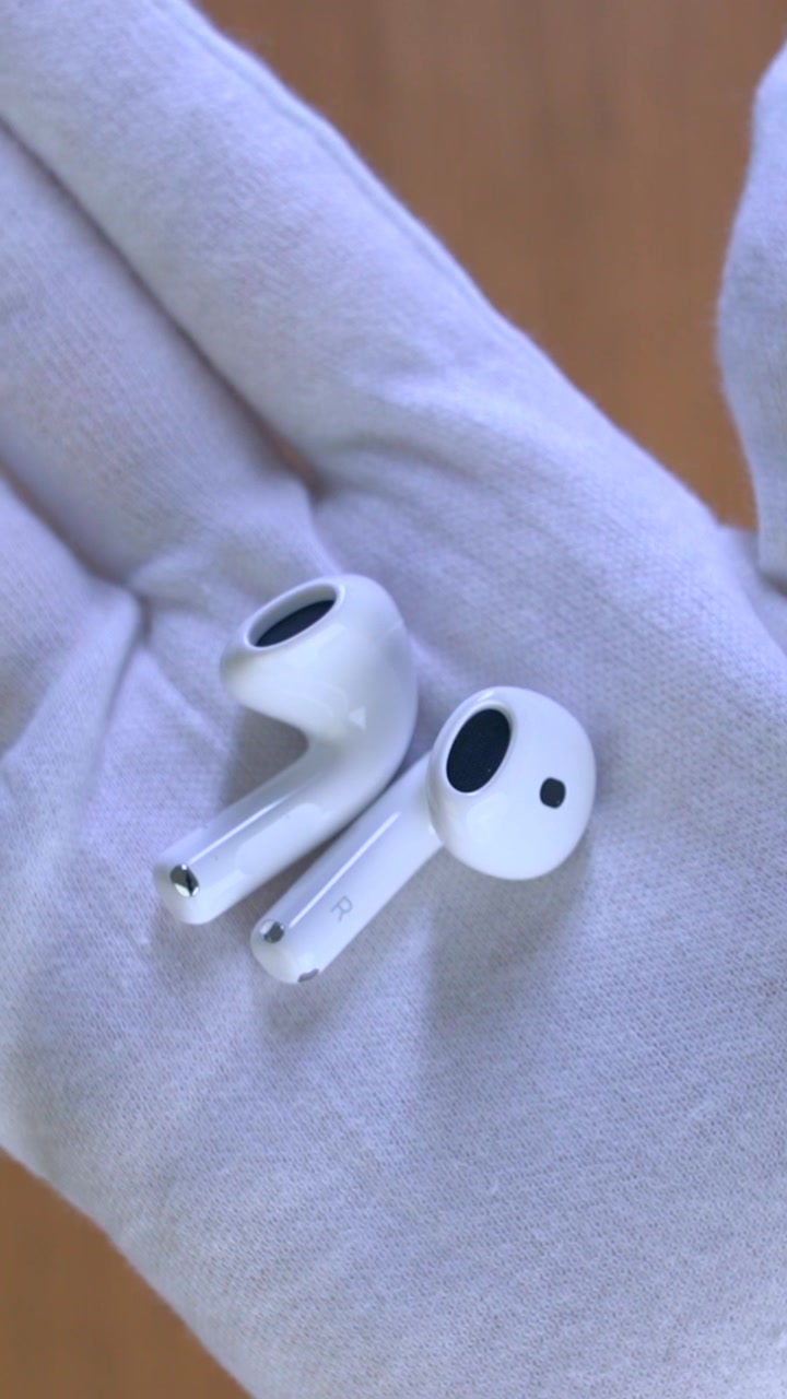 AirPods 5 с беспроводной зарядкой