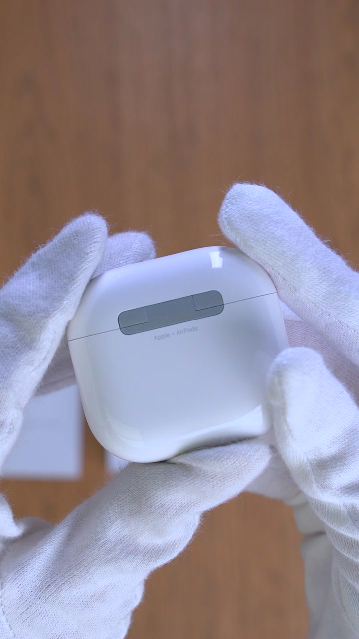AirPods 5 с беспроводной зарядкой
