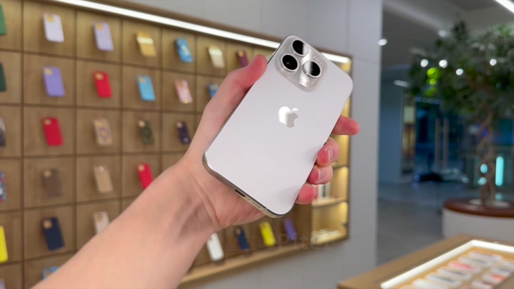 iPhone 15 Pro White Titanium