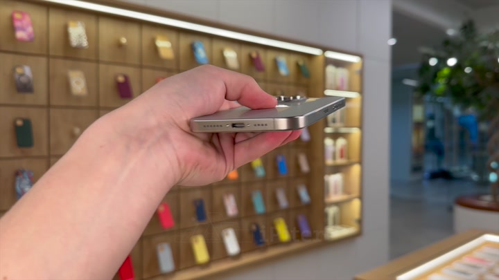 iPhone 15 Pro Max Natural Titanium