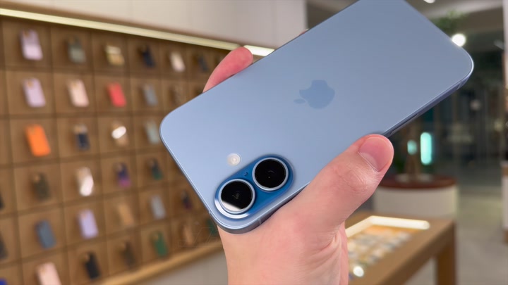 iPhone 17 Mist Blue