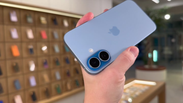 iPhone 17 Mist Blue