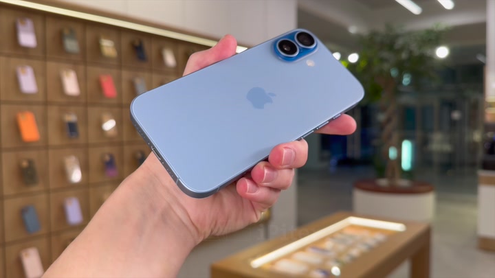 iPhone 17 Mist Blue