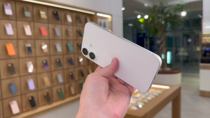 iPhone 17 White