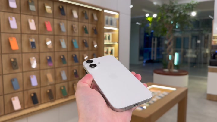 iPhone 17 White