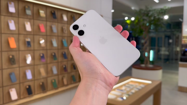 iPhone 17 White