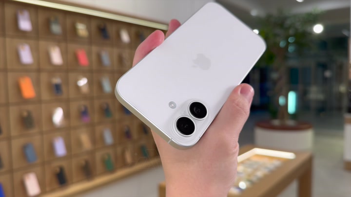 iPhone 17 White