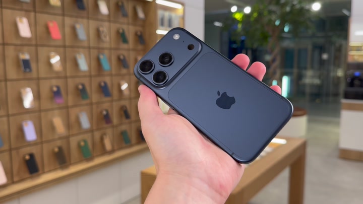 iPhone 17 Pro Deep Blue