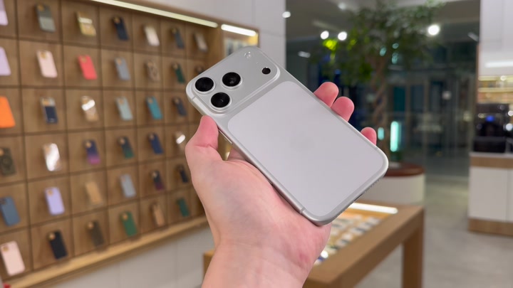 iPhone 17 Pro Silver