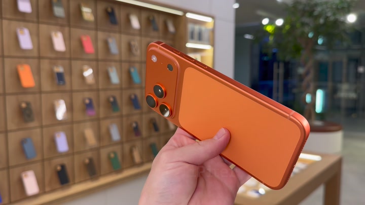 iPhone 17 Pro Max Cosmic Orange