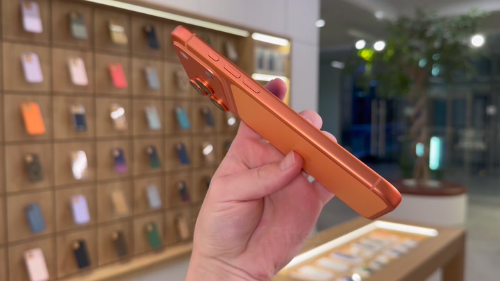 iPhone 17 Pro Max Cosmic Orange