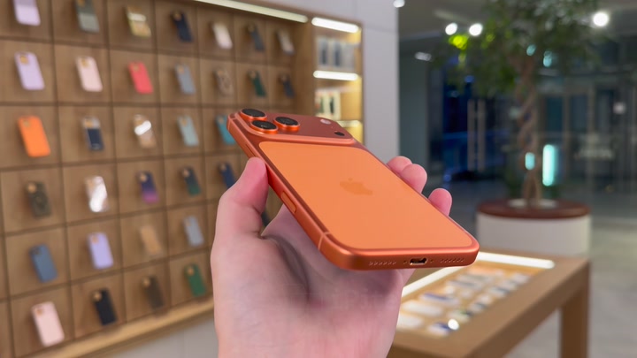 iPhone 17 Pro Max Cosmic Orange