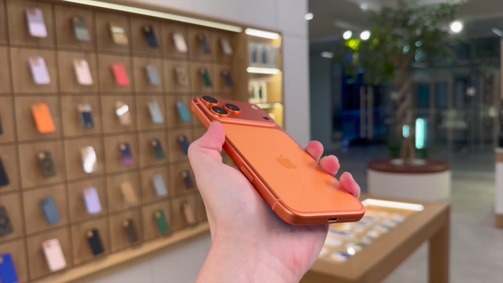 iPhone 17 Pro Max Cosmic Orange