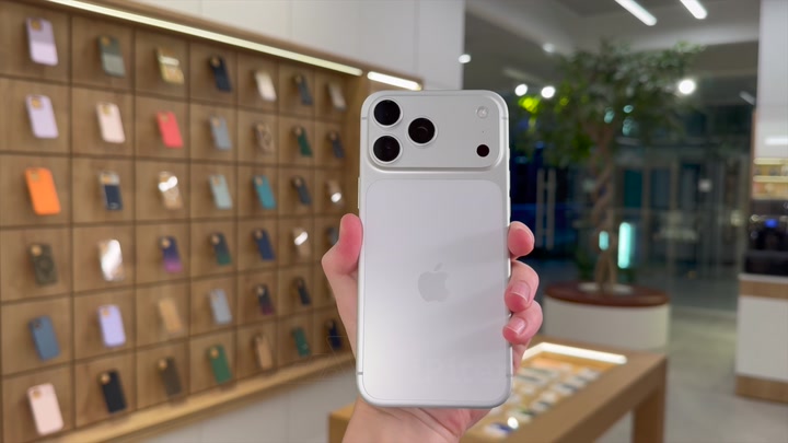 iPhone 17 Pro Max Silver